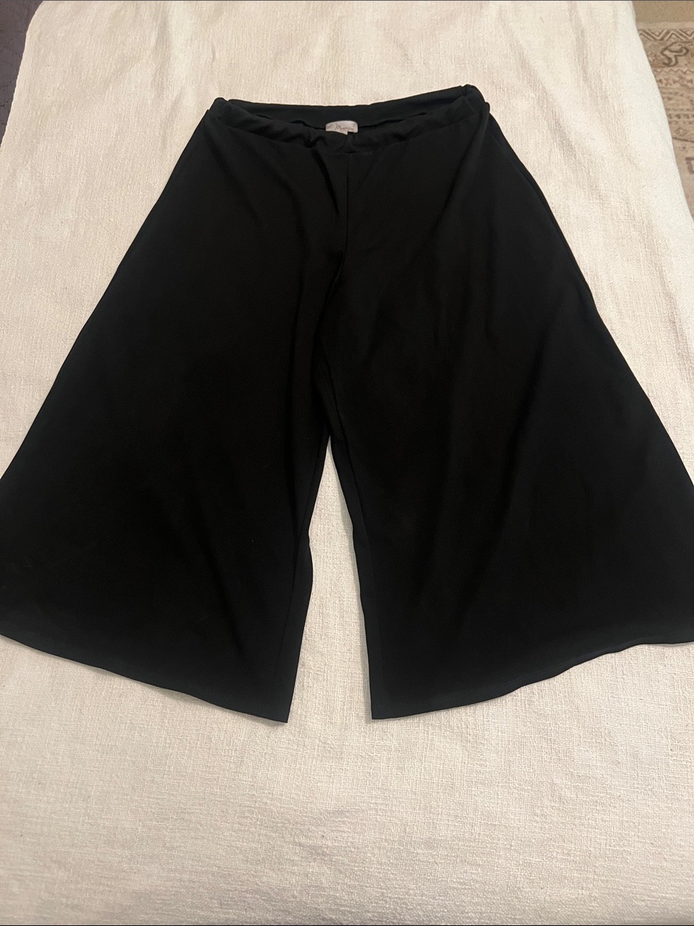 Misia Women’s Black Wide-Leg Capri Pants Sz 1X Lightweight and Comfortable